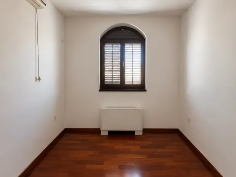 Rent, house, 340m², Tološi, Podgorica - image 8