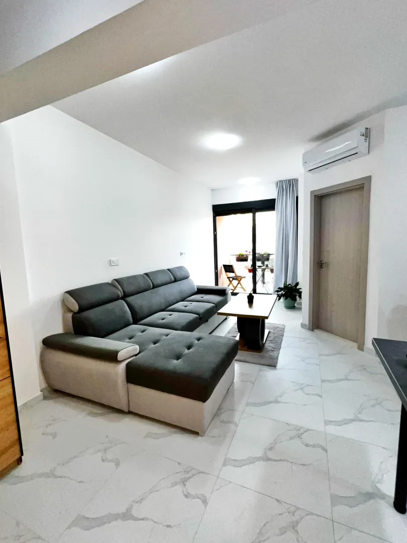 Izdavanje, jednosoban stan, 45m², Topla, Herceg Novi