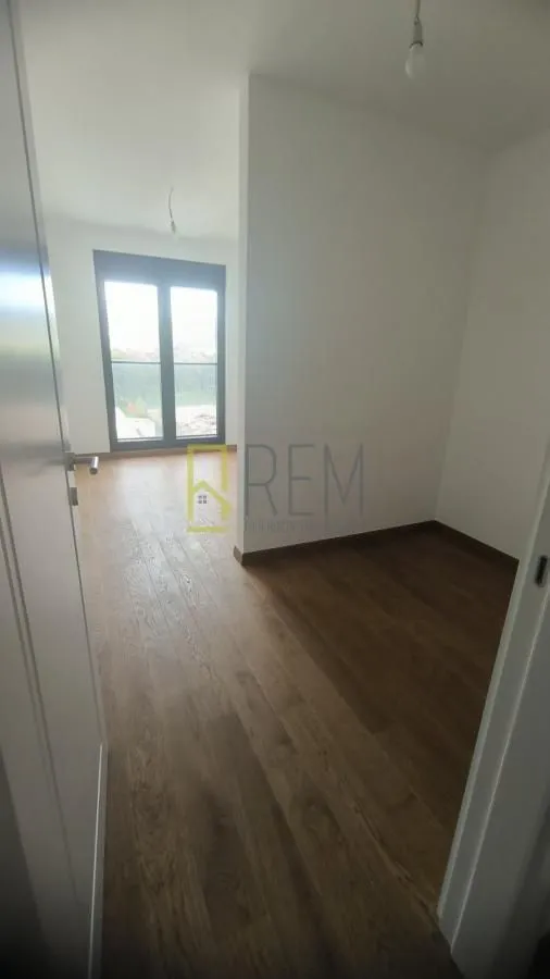Prodaja, trosoban stan, 110m², Tološka šuma, Podgorica