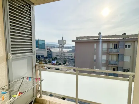 Izdavanje, jednosoban stan, 44m², City Kvart, Podgorica - image 4