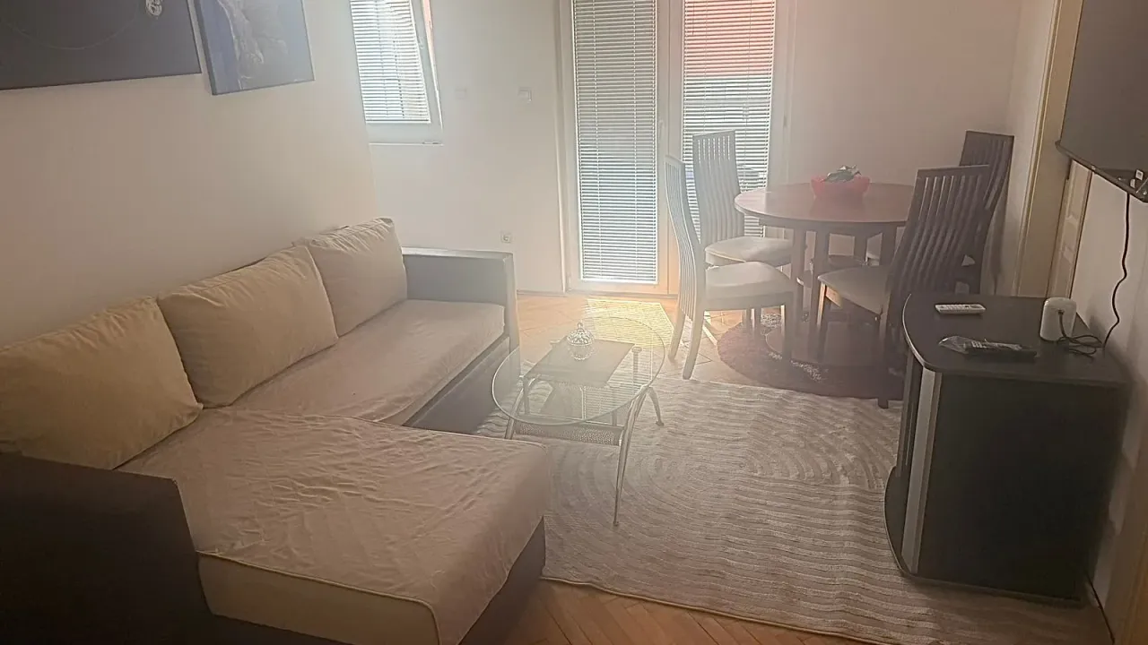 Izdavanje, dvosoban stan, 45m², Rozino, Budva