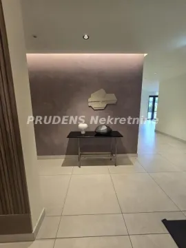 Izdavanje, trosoban stan, 72m², Savski Venac, Beograd - image 18