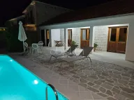 Izdavanje, kuća, 70m², Kotor, Crna Gora - image 4