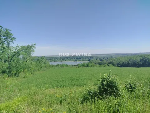 Zemljište in Novi Slankamen