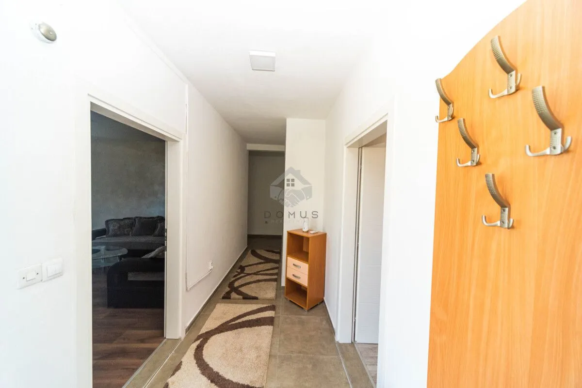 Izdavanje, jednosoban stan, 70m², Zlatica, Podgorica