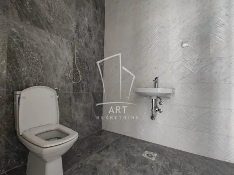 Izdavanje, poslovni prostor, 74m², Voždovac Sve Podlokacije, Beograd - image 2