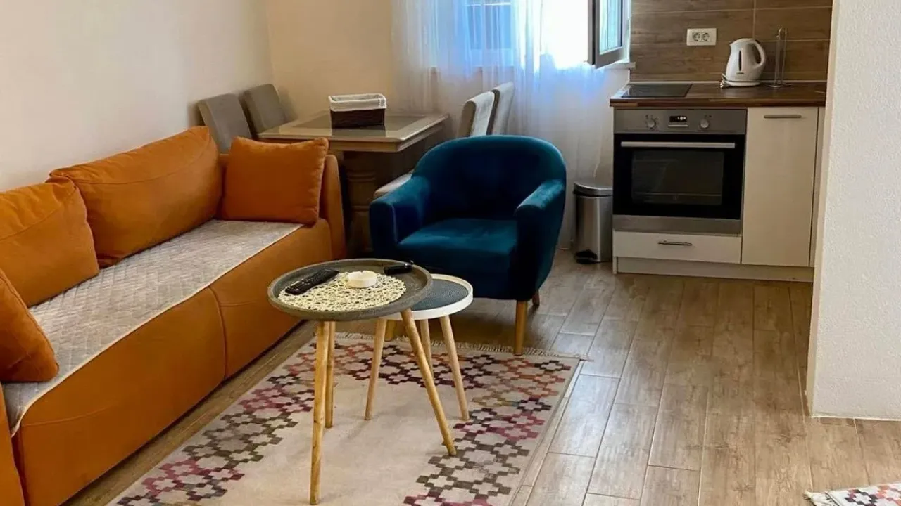 Izdavanje, jednosoban stan, 37m², Centar, Budva