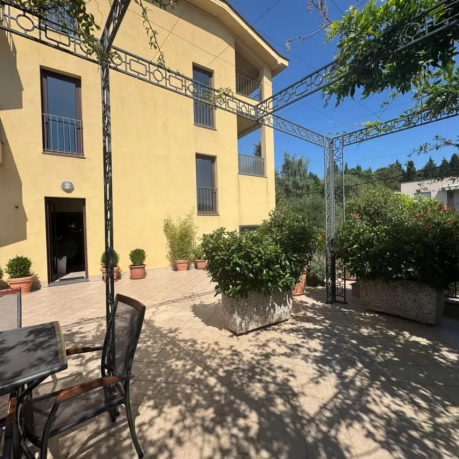 Izdavanje, trosoban stan, 170m², Gorica C, Podgorica