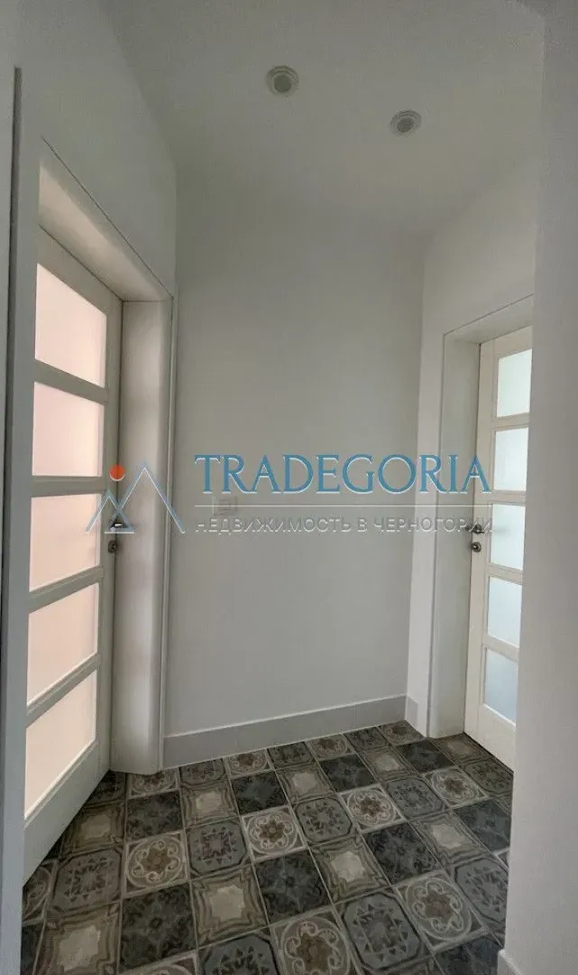 Prodaja, četvorosoban stan, 222m², Dobra Voda, Bar
