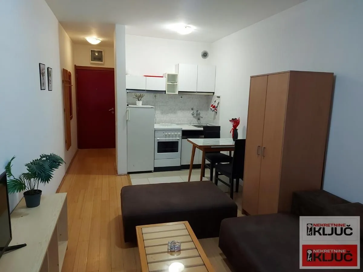 Prodaja, garsonjera, 22m², Bulevar Oslobodjenja, Novi Sad Sve Podlokacije