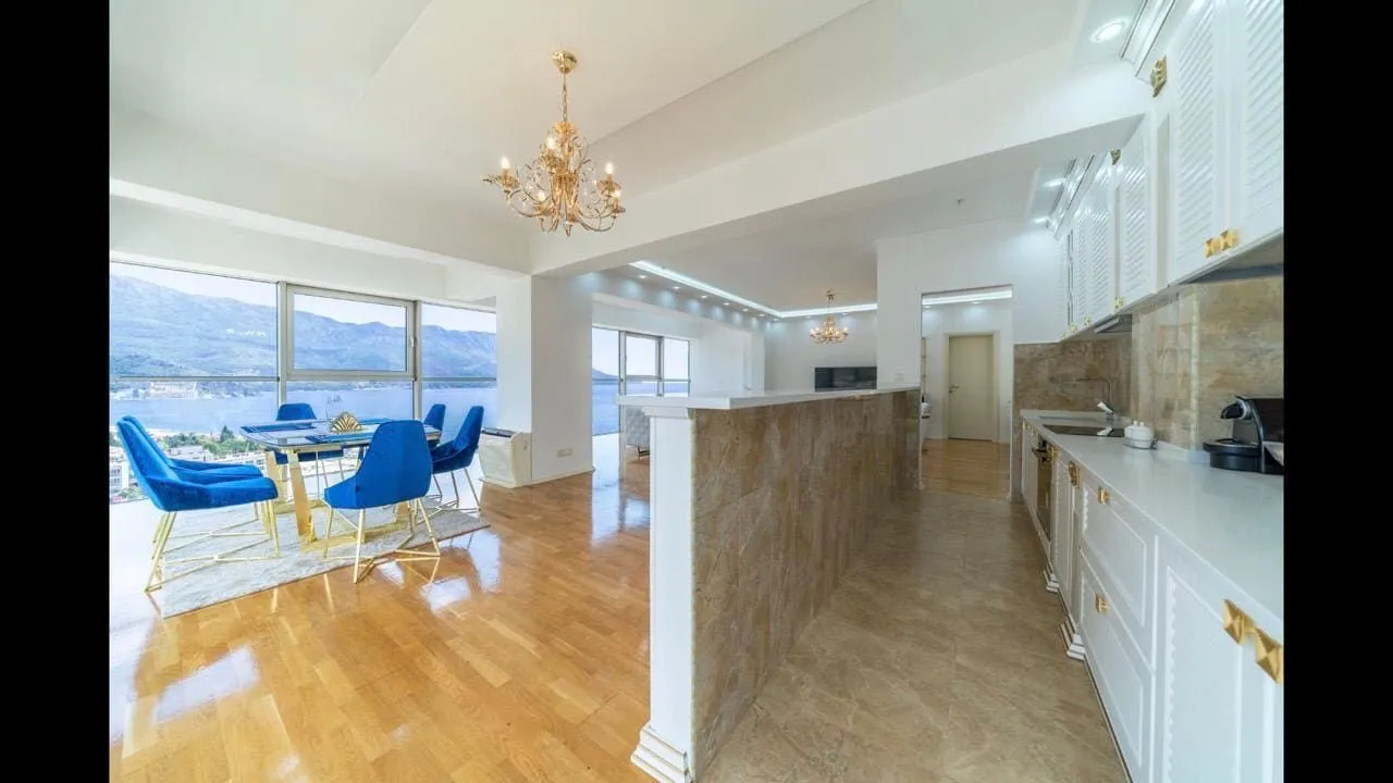 Izdavanje, trosoban stan, 150m², Bečići, Budva