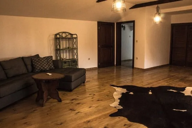 Prodaja, kuća, 180m², Tološi, Podgorica