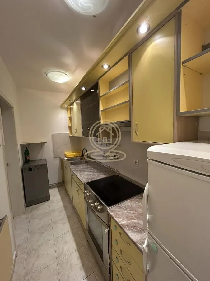 Izdavanje, trosoban stan, 76m², Centar, Novi Sad
