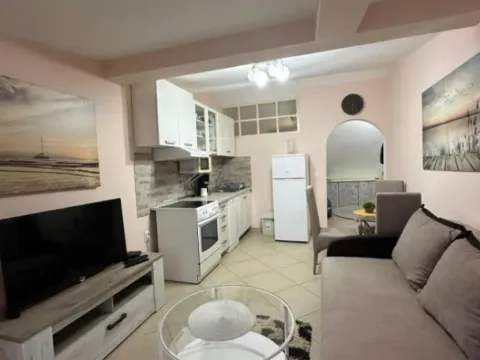 Izdavanje, jednosoban stan, 45m², Centar, Tivat - image 2