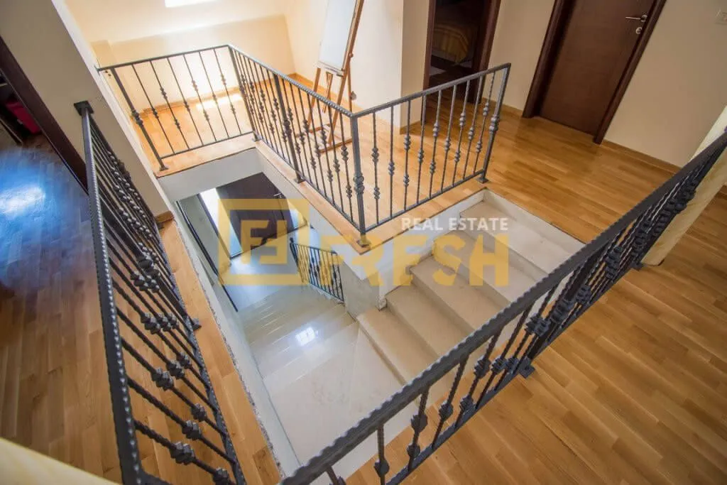 Prodaja, kuća, 253m², Zagorič, Podgorica