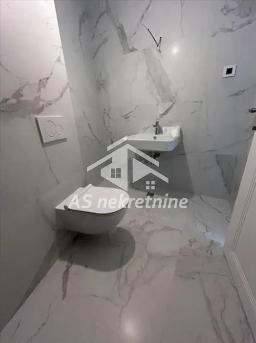 Izdavanje, trosoban stan, 71m², Čubura, Beograd