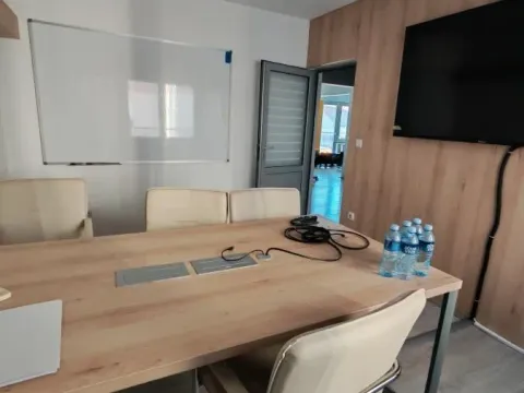 Izdavanje, poslovni prostor, 300m², Centar, Kragujevac - image 6