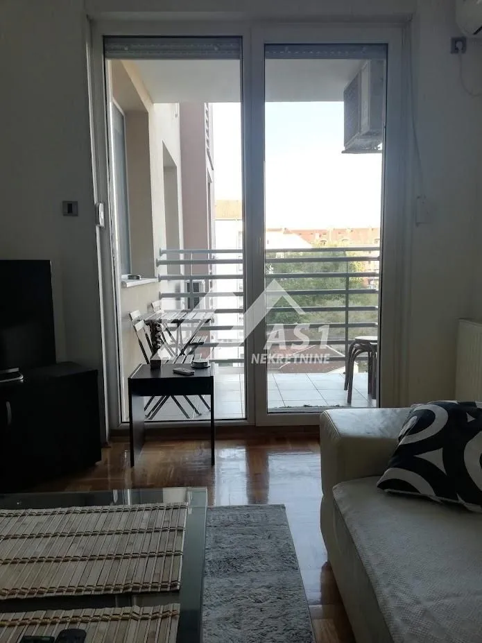 Izdavanje, jednosoban stan, 42m², Rotkvarija, Novi Sad Sve Podlokacije