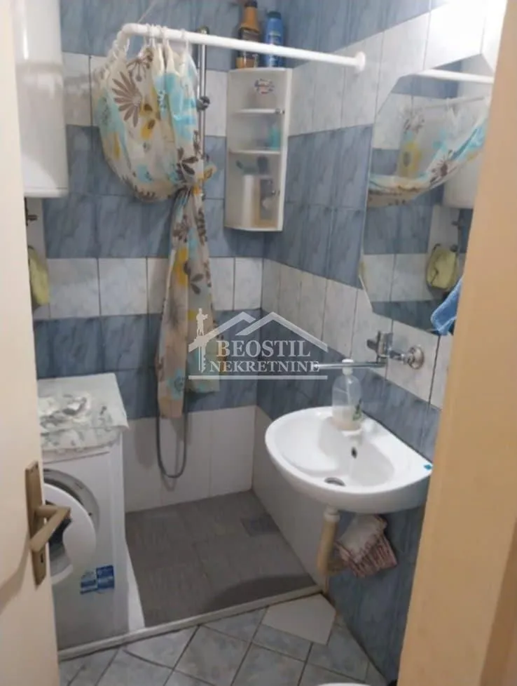 Prodaja, dvosoban stan, 61m², Resnik, Beograd