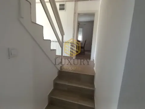 Izdavanje, kuća, 200m², Tološi, Podgorica - image 5