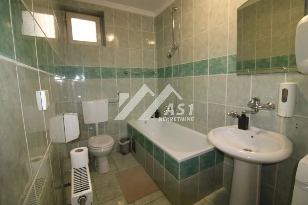 Izdavanje, trosoban stan, 75m², Centar, Novi Sad