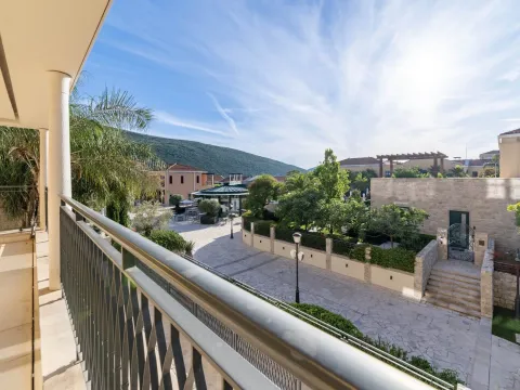 Sale, two bedroom apartment, 170m², Portonovi, Herceg Novi - image 17