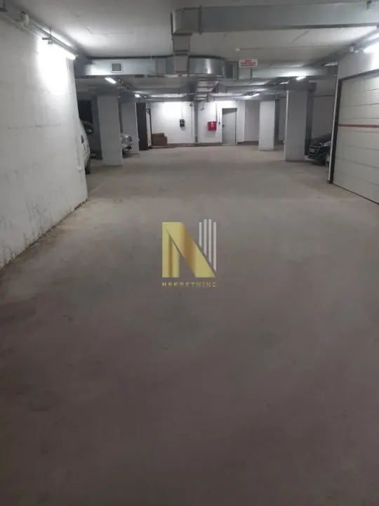 Izdavanje, parking/garaža, 44m², Podbara, Novi Sad Sve Podlokacije