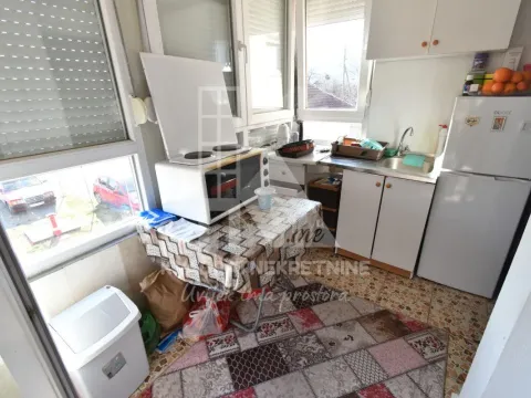 Izdavanje, kuća, 500m², Tološi, Podgorica - image 24