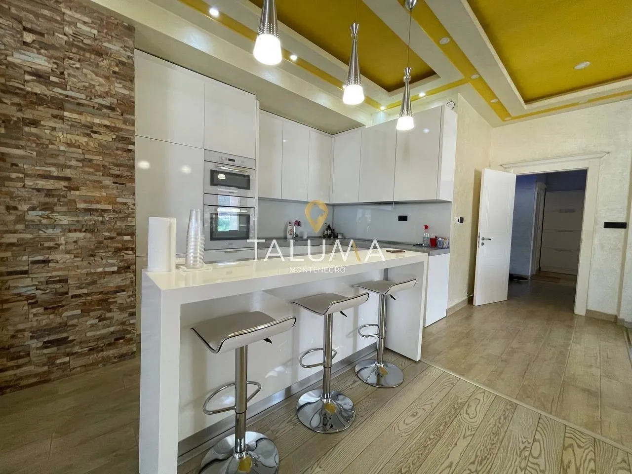 Prodaja, dvosoban stan, 158m², Centar, Budva