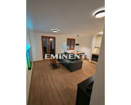 Izdavanje, trosoban stan, 77m², Savski Venac, Beograd - image 2