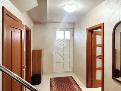 Izdavanje, kuća, 220m², Konik, Podgorica - image 9