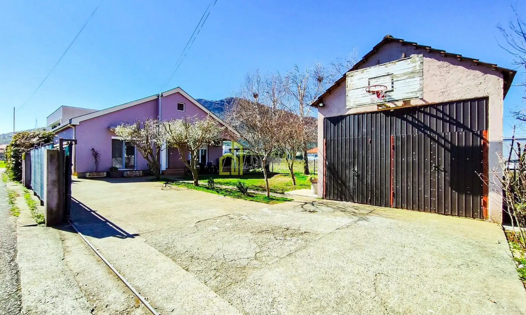 Prodaja, kuća, 150m², Tološi, Podgorica