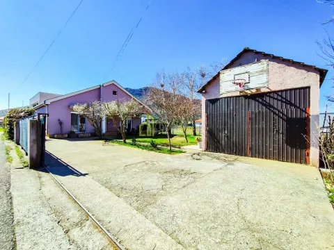 Prodaja, kuća, 150m², Tološi, Podgorica - image 8