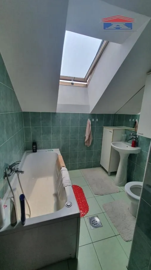 Izdavanje, četvorosoban stan, 101m², Novo naselje, Novi Sad