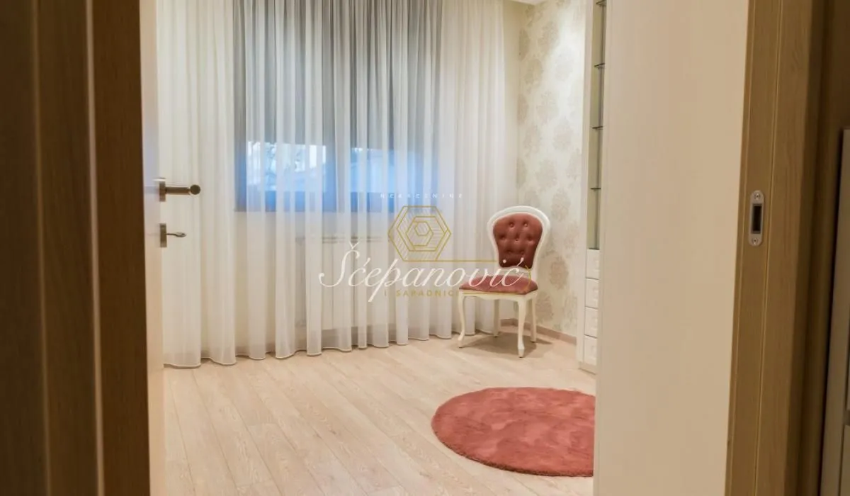 Prodaja, četvorosoban stan, 106m², Grbavica, Novi Sad Sve Podlokacije