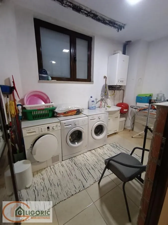 Prodaja, kuća, 346m², Strelište, Pančevo