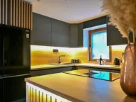 Izdavanje, trosoban stan, 150m², Muo, Kotor - image 10