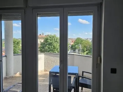 Izdavanje, trosoban stan, 92m², Kluz, Zvezdara Sve Podlokacije - image 11