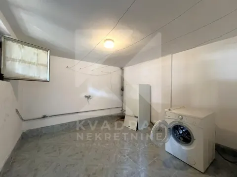 Rent, house, 500m², Stari Aerodrom, Podgorica - image 25