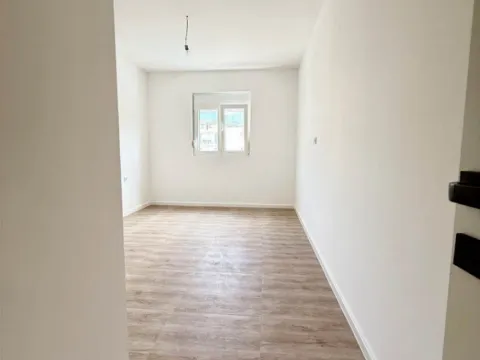 Izdavanje, trosoban stan, 91m², Ilino, Bar - image 5