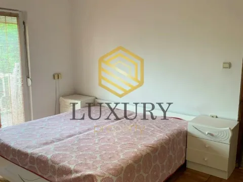 Izdavanje, kuća, 250m², Tološi, Podgorica - image 13