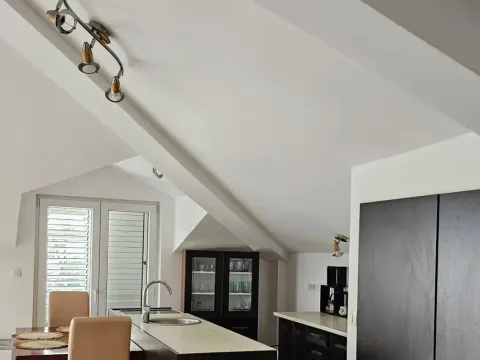 Izdavanje, stan, 80m², Tivat, Crna Gora - image 4