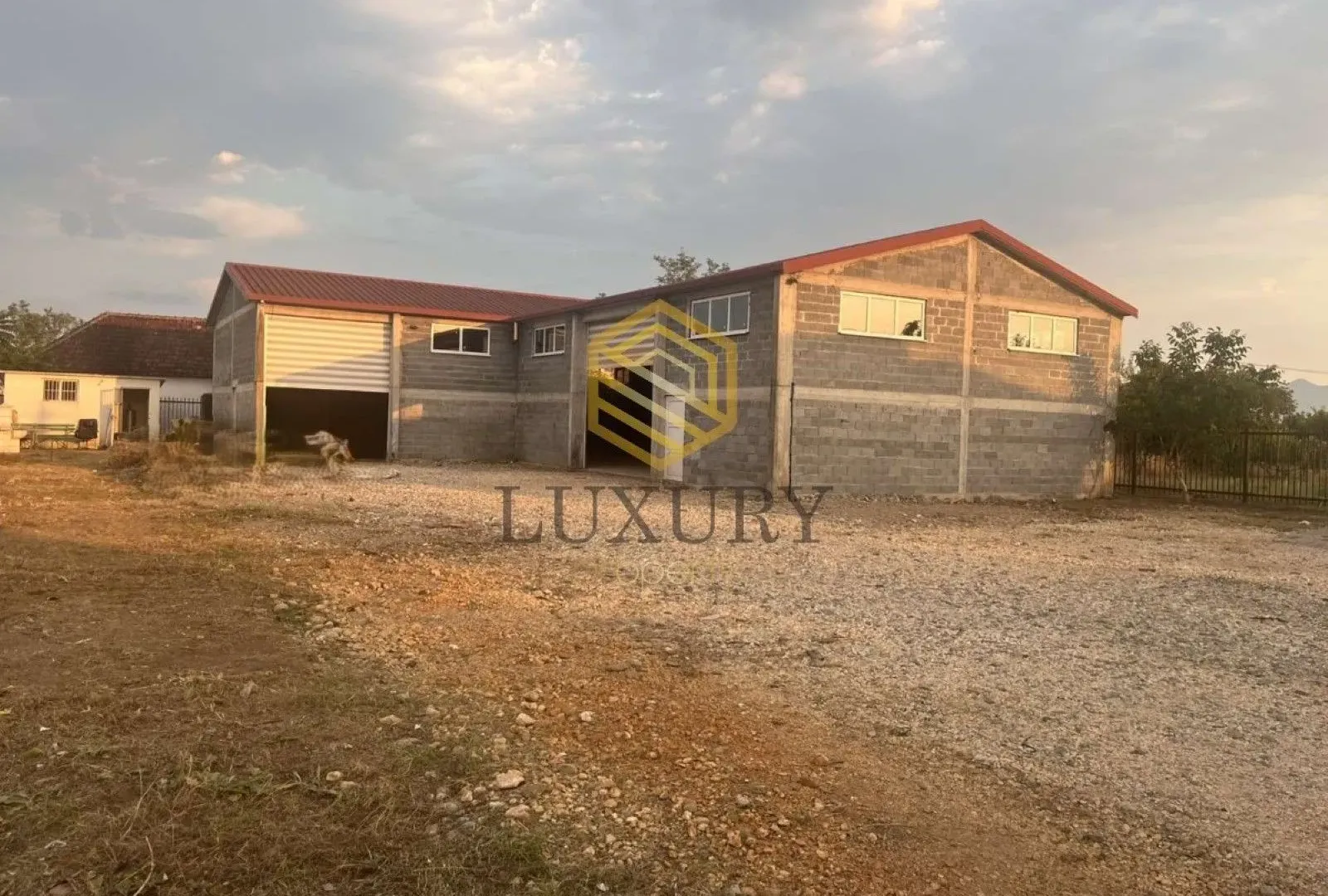 Rent, office space, 350m², Zeta, Podgorica