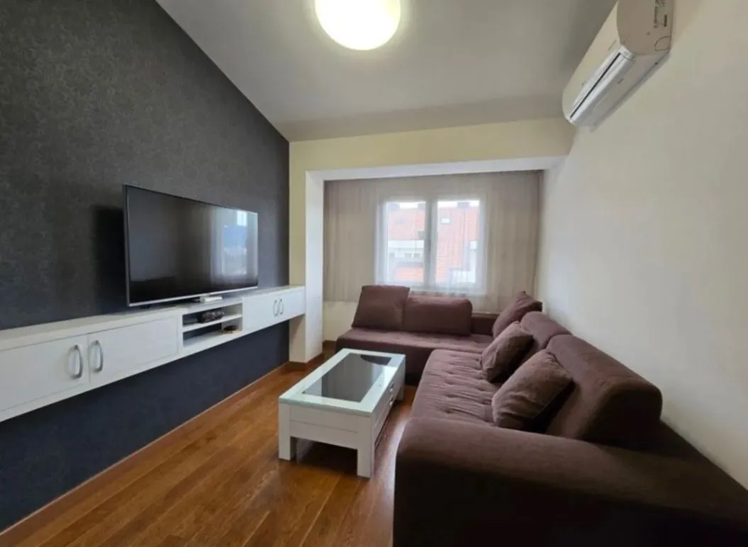 Izdavanje, jednosoban stan, 40m², Pobrežje, Podgorica