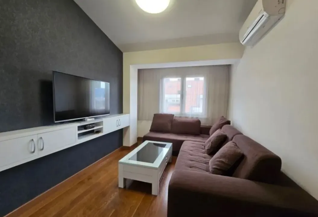 Izdavanje, jednosoban stan, 40m², Pobrežje, Podgorica