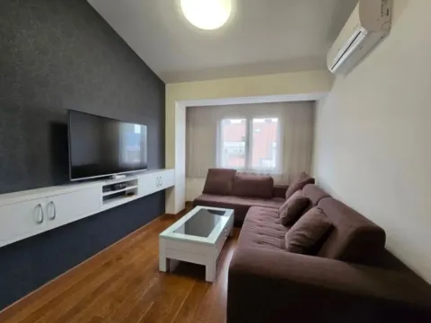 Izdavanje, jednosoban stan, 40m², Pobrežje, Podgorica