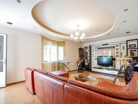 Prodaja, kuća, 220m², Donja Lastva, Tivat - image 15