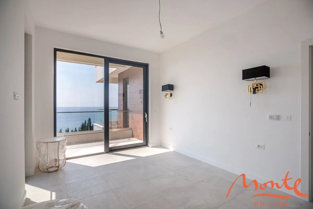 Sale, house, 632m², Reževići, Budva