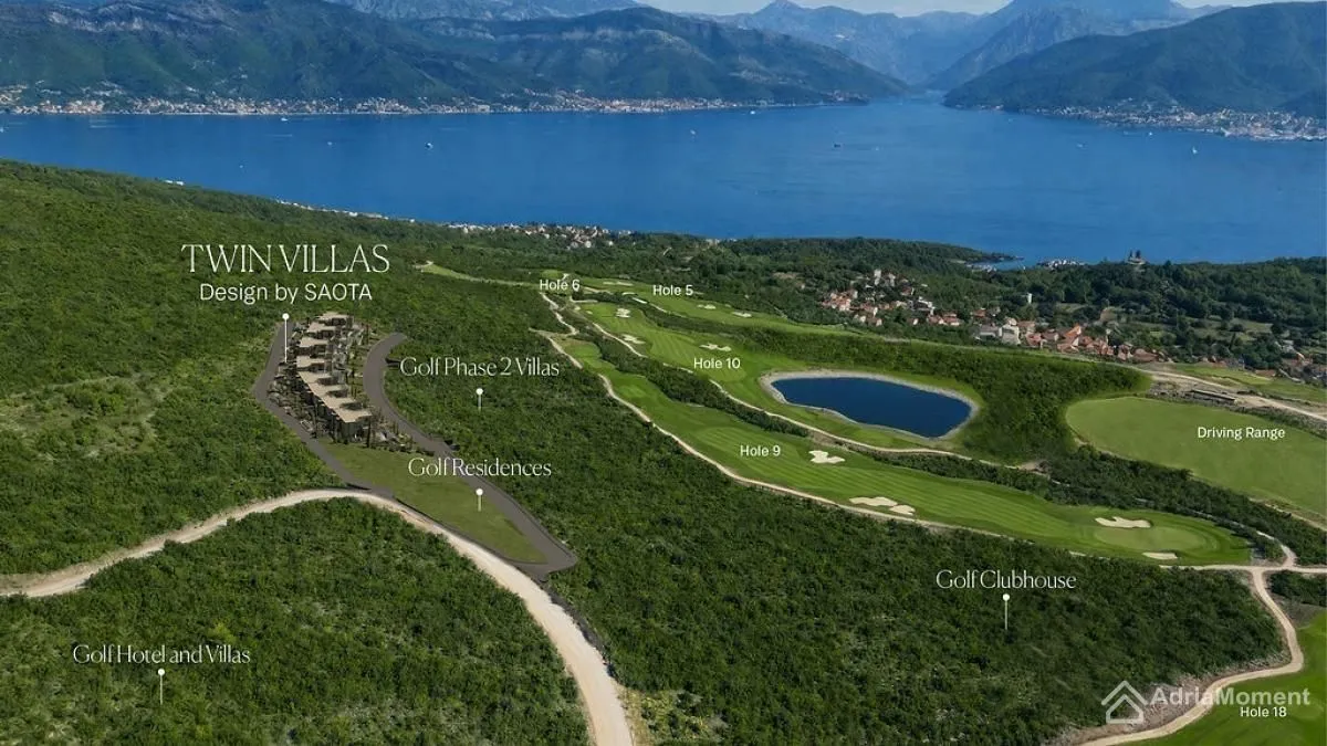 Vazdušni snimak lokacije kompleksa sa prikazom planiranog golf terena i vila.