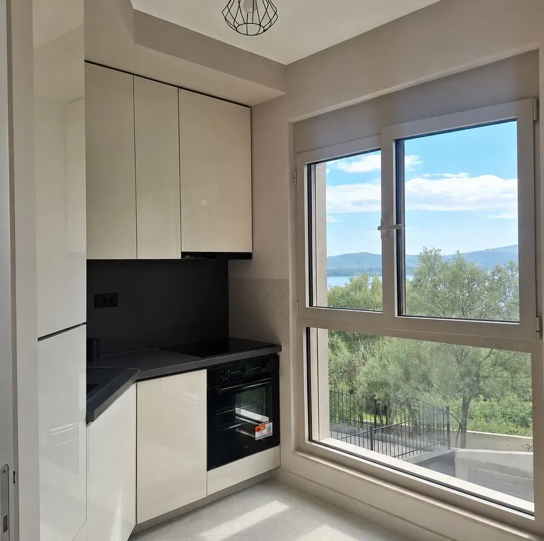 Izdavanje, jednosoban stan, 41m², Tripovići, Tivat